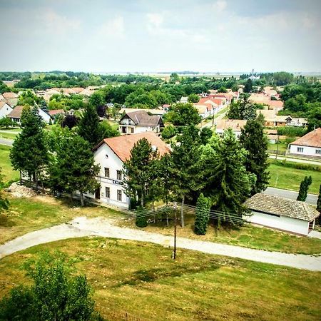 Hotel Locomotiv Vendeghaz Hercegszanto Zewnętrze zdjęcie