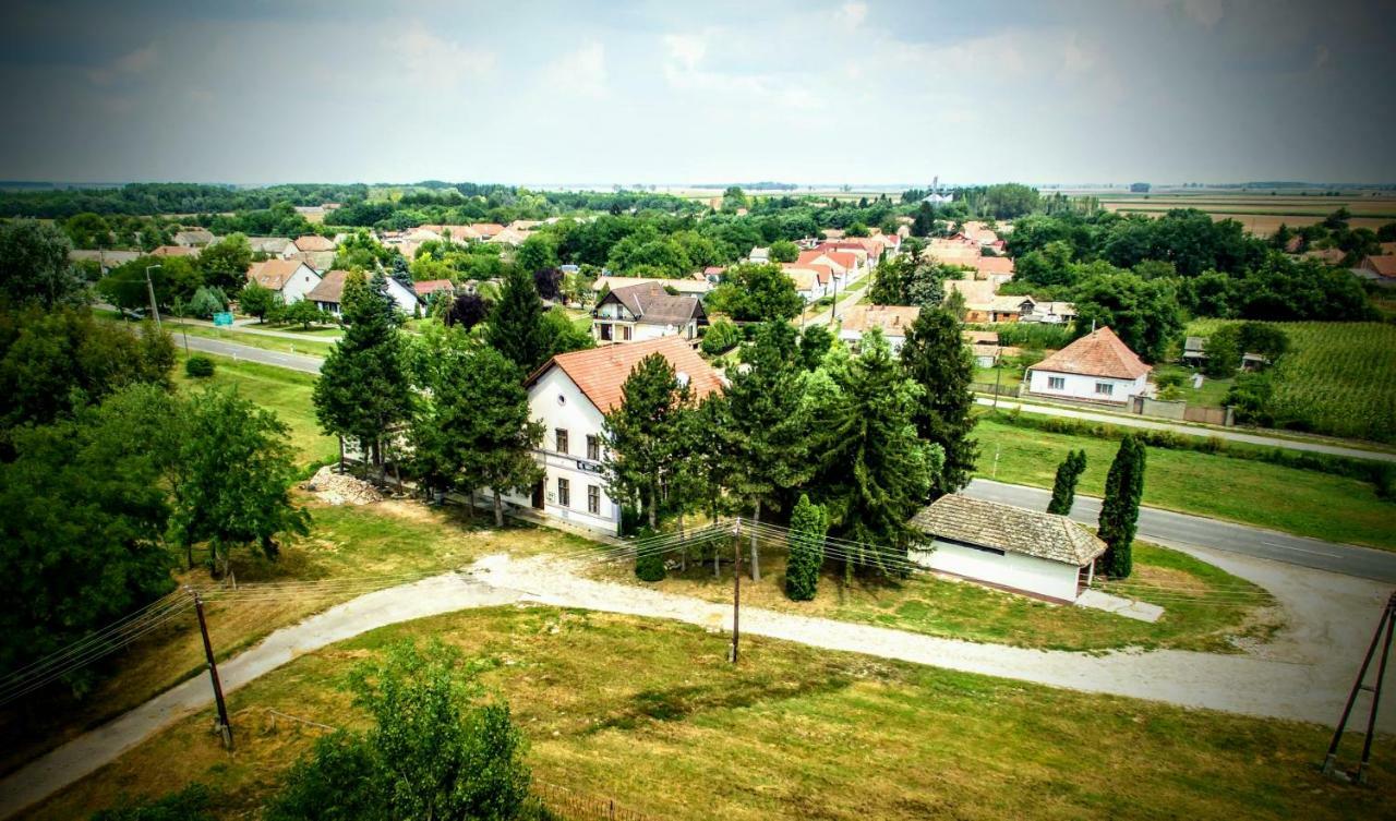 Hotel Locomotiv Vendeghaz Hercegszanto Zewnętrze zdjęcie