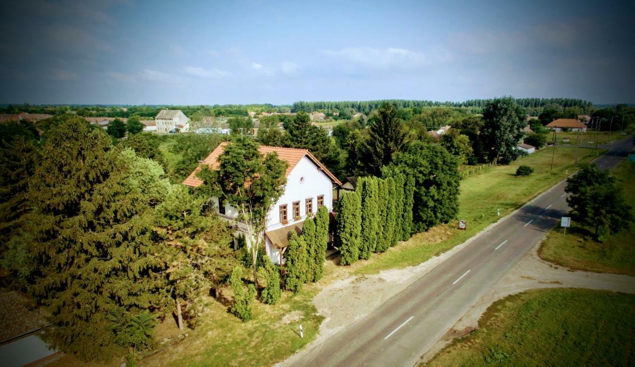 Hotel Locomotiv Vendeghaz Hercegszanto Zewnętrze zdjęcie